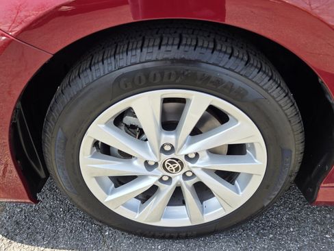 Used 2022 Toyota Camry LE image 9