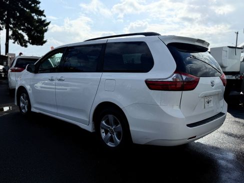 Used 2019 Toyota Sienna LE FWD image 16