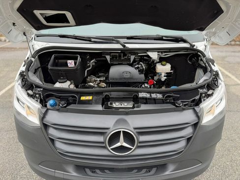 Used 2024 Mercedes-Benz Sprinter 2500 image 13
