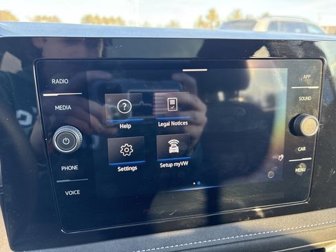 Certified 2025 Volkswagen Taos SE image 25