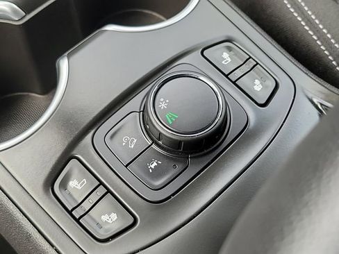 Used 2022 GMC Terrain SLE w/ Driver Convenience Package FWD image 27