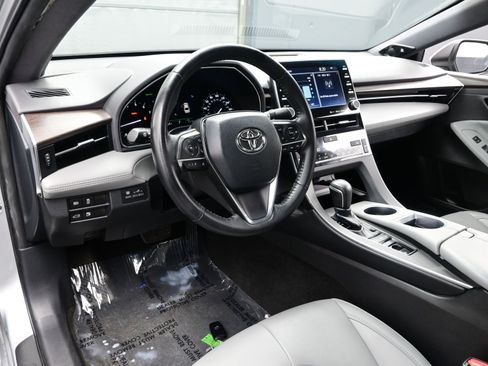Used 2019 Toyota Avalon XLE image 12