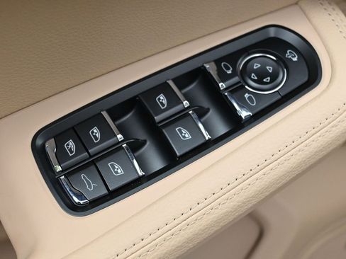 Certified 2026 Porsche Macan S AWD/4WD image 19