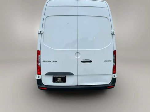 Used 2019 Mercedes-Benz Sprinter 2500 image 8