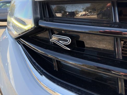 Used 2022 Volkswagen Tiguan SE R-Line image 23