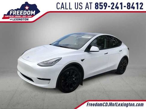 Used 2022 Tesla Model Y Long Range AWD/4WD image 1