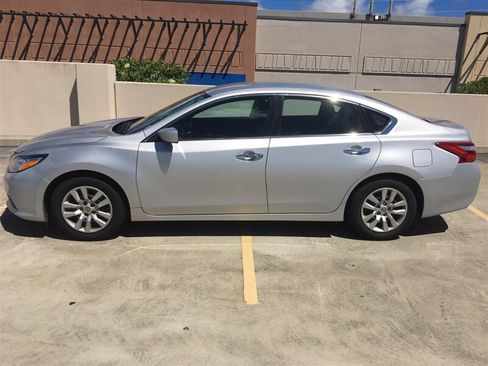 Used 2016 Nissan Altima 2.5 S w/ Power Driver Seat Package FWD image 3