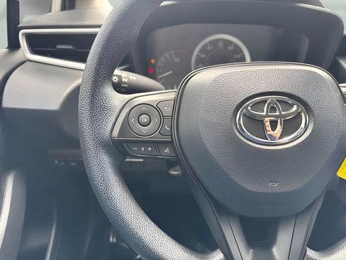 Used 2022 Toyota Corolla LE FWD image 14