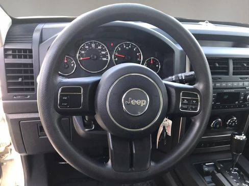 Used 2012 Jeep Liberty Sport AWD/4WD image 14