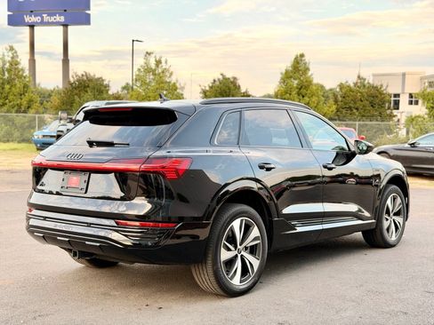Used 2024 Audi Q8 e-tron Premium AWD/4WD image 9