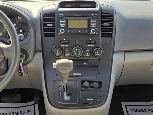 Used 2010 Kia Sedona LX FWD image 18