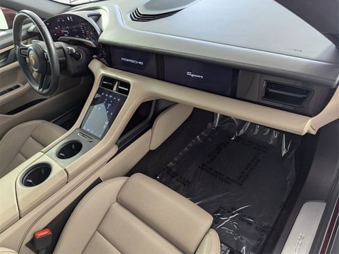 Used 2022 Porsche Taycan image 31