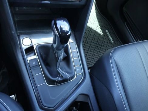 Certified 2023 Volkswagen Tiguan SE R-Line image 27