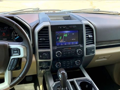 Used 2019 Ford F150 Lariat image 6