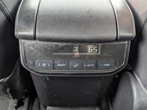 Used 2023 Toyota Highlander LE image 17