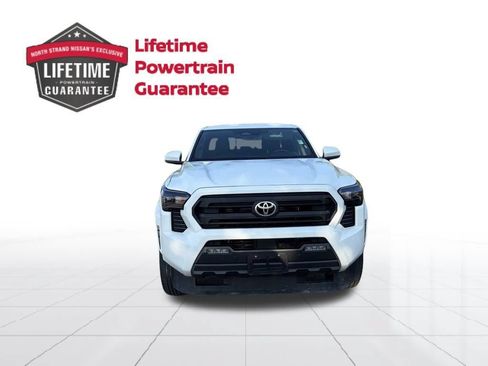Used 2024 Toyota Tacoma SR5 AWD/4WD image 11