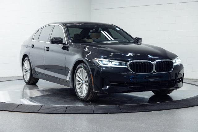 Certified 2022 BMW 530i xDrive w/ Premium Package AWD/4WD image 4