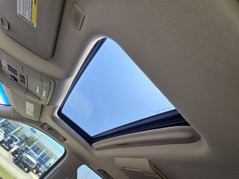 Used 2019 Chevrolet Suburban Premier RWD image 17