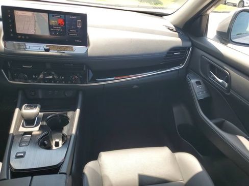 Certified 2025 Nissan Rogue SL w/ SL Premium Package FWD image 31
