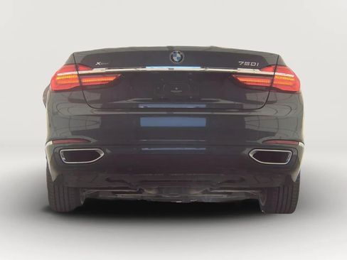 Used 2017 BMW 750i xDrive image 7