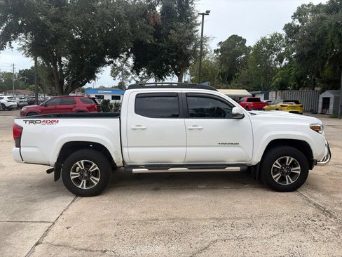 Used 2019 Toyota Tacoma TRD Sport AWD/4WD image 7