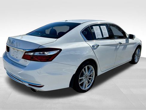 Used 2017 Honda Accord EX-L image 5