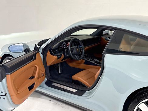 Used 2025 Porsche 911 Carrera RWD image 12