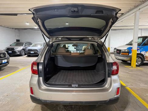 Used 2017 Subaru Outback 2.5i Limited AWD/4WD image 7
