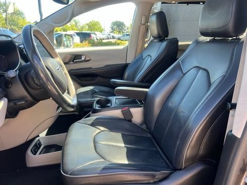 Used 2019 Chrysler Pacifica Limited FWD image 28