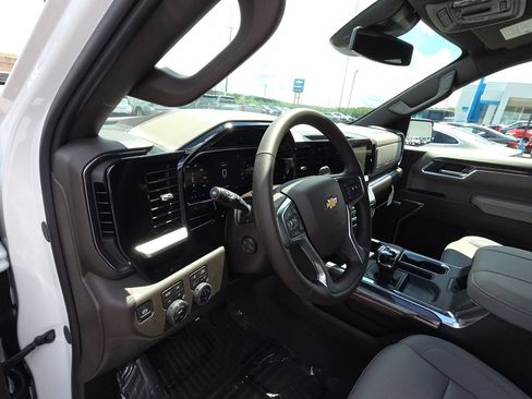 New 2026 Chevrolet Silverado 1500 LTZ w/ Z71 Off-Road Package AWD/4WD image 15