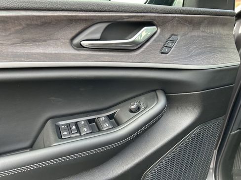 New 2025 Jeep Grand Cherokee L Limited w/ Luxury Tech Group II image 8