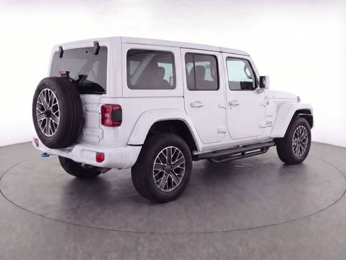 Used 2023 Jeep Wrangler Unlimited Sahara image 4