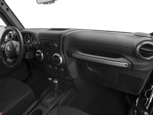 Used 2018 Jeep Wrangler Sahara w/ Connectivity Group AWD/4WD image 10