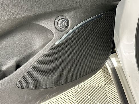 Used 2022 Buick Enclave Essence image 25