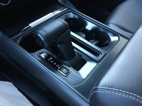 Used 2025 Ford F150 Lariat w/ Equipment Group 501A Mid image 18