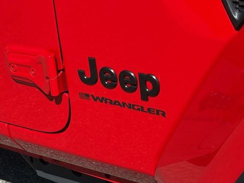 Used 2026 Jeep Wrangler Unlimited Sahara AWD/4WD image 12