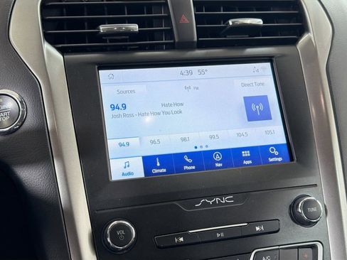 Used 2020 Ford Fusion SE FWD image 17