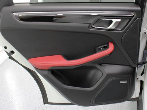 Used 2016 Porsche Macan S image 42