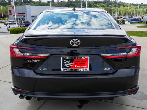 Certified 2025 Toyota Camry SE FWD image 7