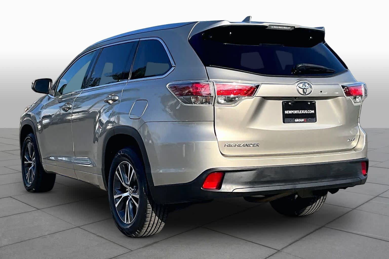 Used 2016 Toyota Highlander XLE FWD image 11