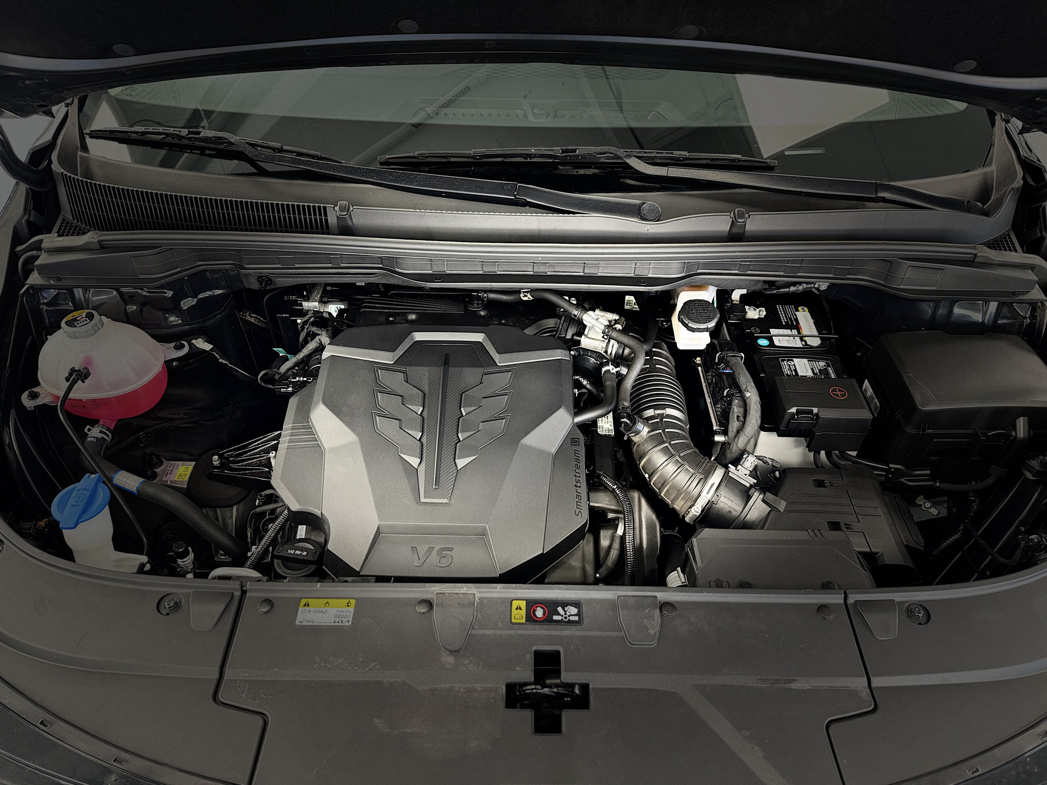 Used 2025 Kia Carnival FWD image 31