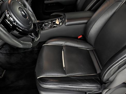 Used 2016 Rolls-Royce Wraith RWD image 17