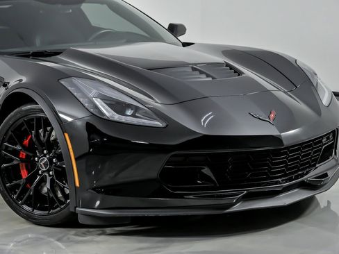 Used 2015 Chevrolet Corvette Z06 w/ 3LZ Preferred Equipment Group image 3