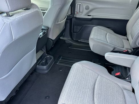Used 2023 Toyota Sienna LE image 12