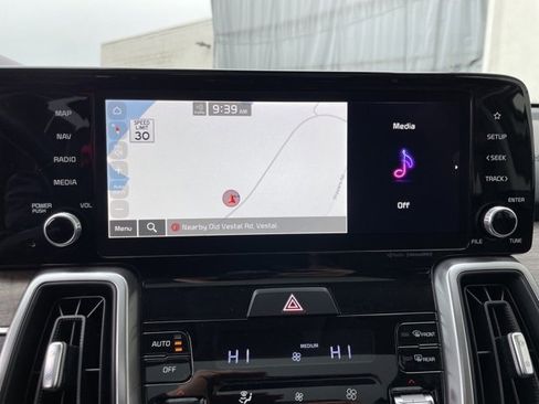 Certified 2023 Kia Sorento S w/ Panoramic Sunroof Package image 18