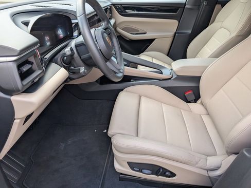 Certified 2025 Porsche Macan Electric image 28