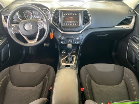 Used 2016 Jeep Cherokee Latitude w/ Cold Weather Group AWD/4WD image 17
