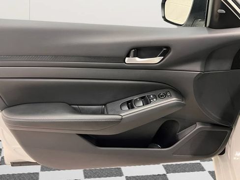 Used 2025 Nissan Altima 2.5 SV FWD image 15