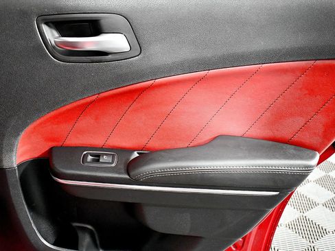 Used 2018 Dodge Charger SXT image 31