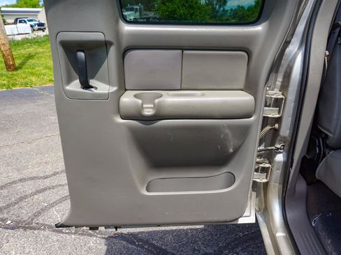 Used 2005 GMC Sierra 2500 SLT w/ Heavy-Duty Power Package AWD/4WD image 26